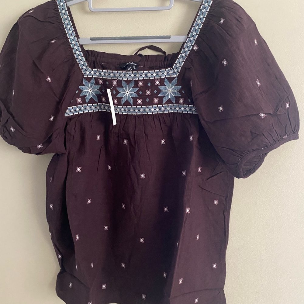 NWT Short sleeve Madewell embroidered top in the color raisin.